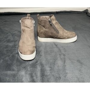 Time & Tru Memory Foam Women's Khaki Blush Suede Wedge Sneakers  Size 8 W